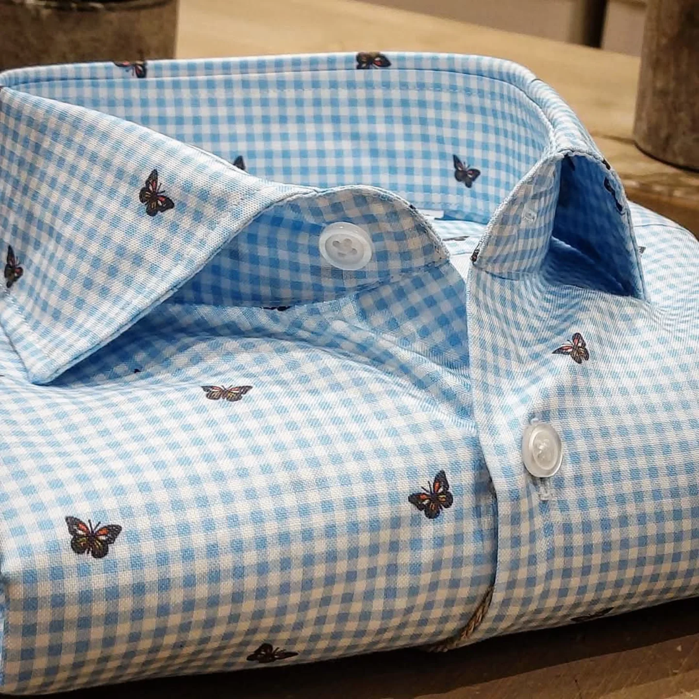 Camicia in Cotone Oxford Pinpoint Fantasia Quadro e Farfalla Fondo Bianco Collo Francese Spread