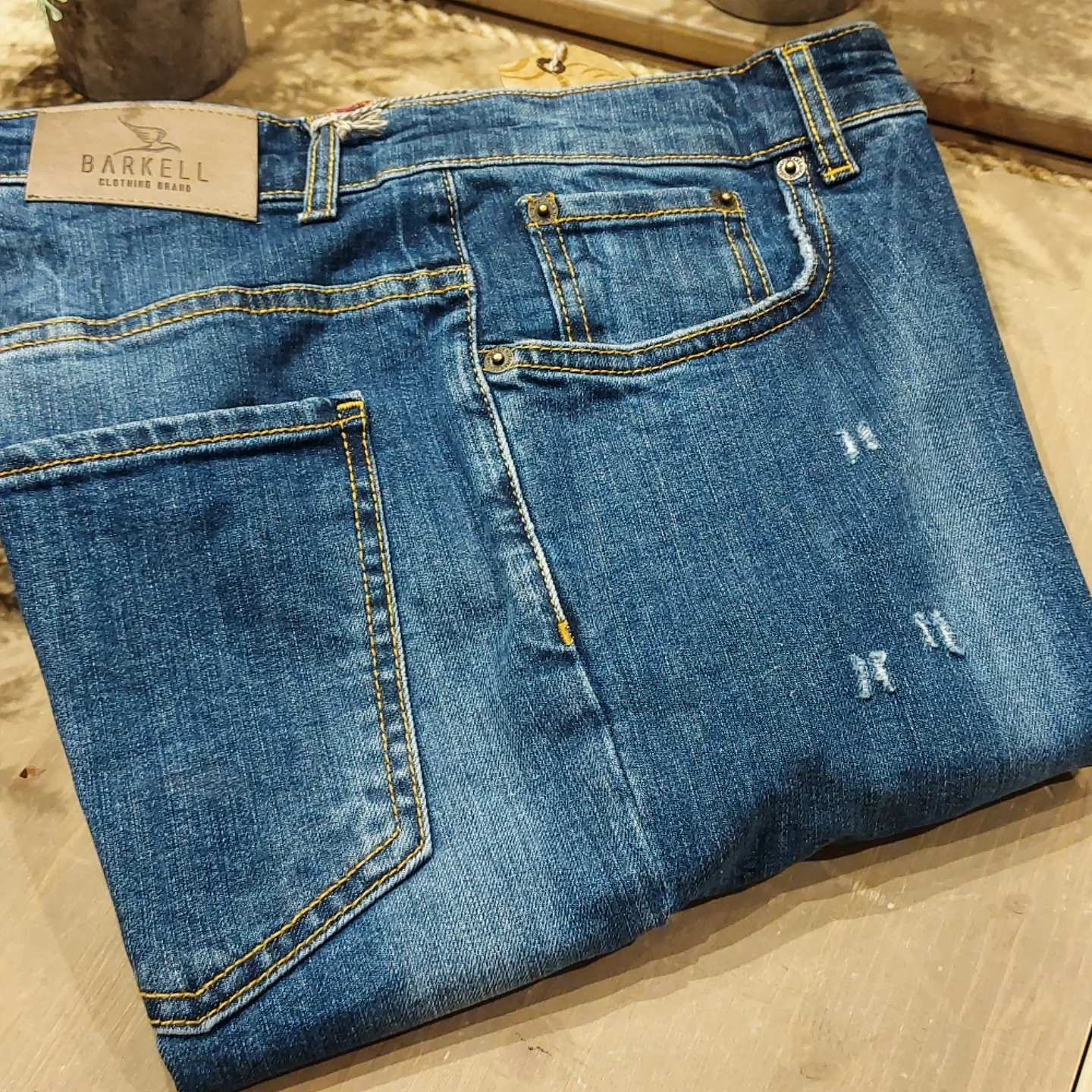 Jeans Modello Cinque Tasche Lavaggio Stone Wash con Rinacci