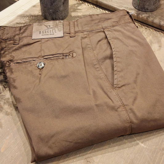 Pantalone Nocciola Modello Chinos in Cotone Gabardina