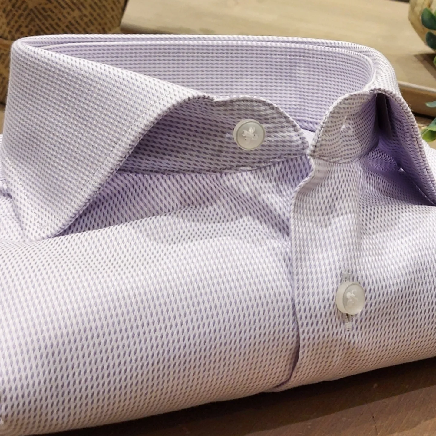 Camicia in Cotone Doppio Ritorto Fantasia Geometrica Lilla Fondo Bianco Collo Francese