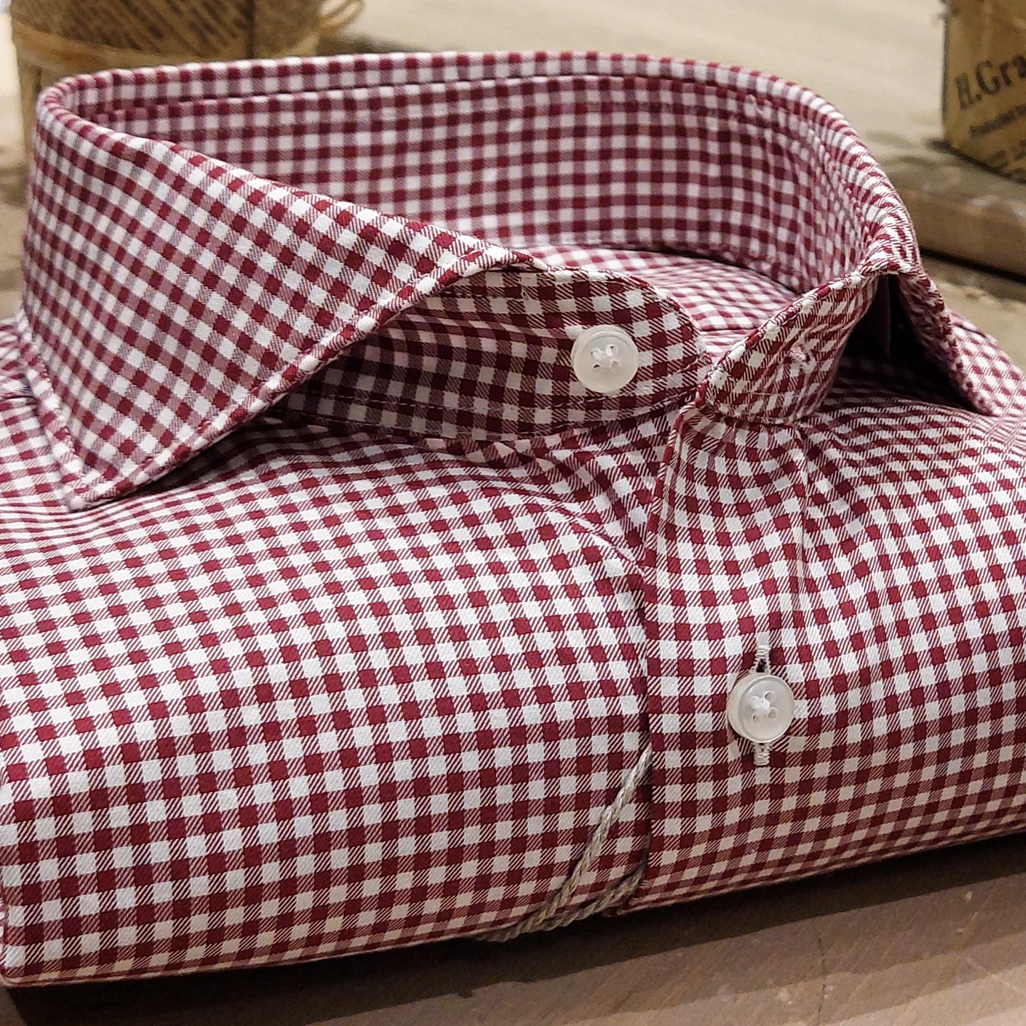 Camicia in Cotone Quadrettino Rosso e Bianco Collo Francese Cutaway