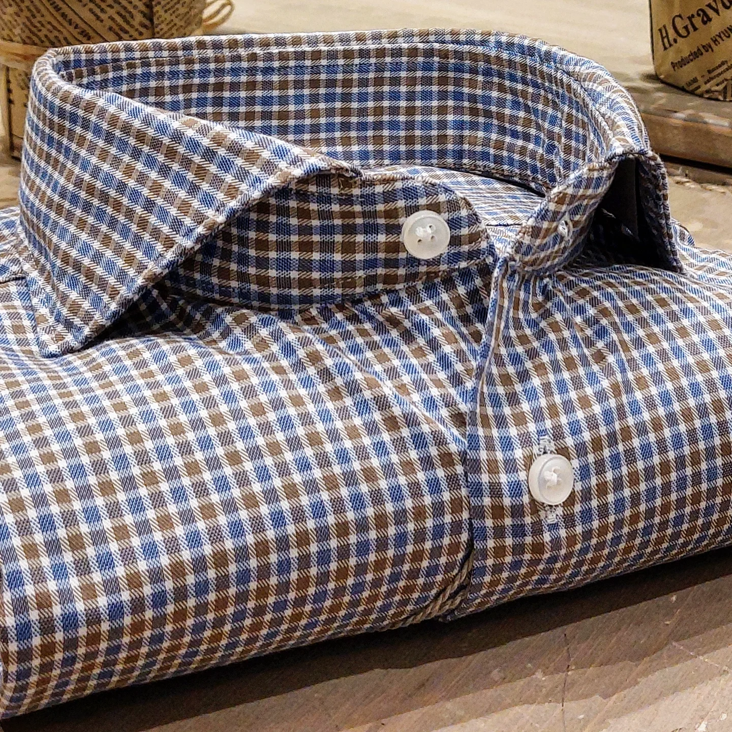 Camicia in Cotone Quadrettino Nocciola e Azzurro Collo Francese Cutaway