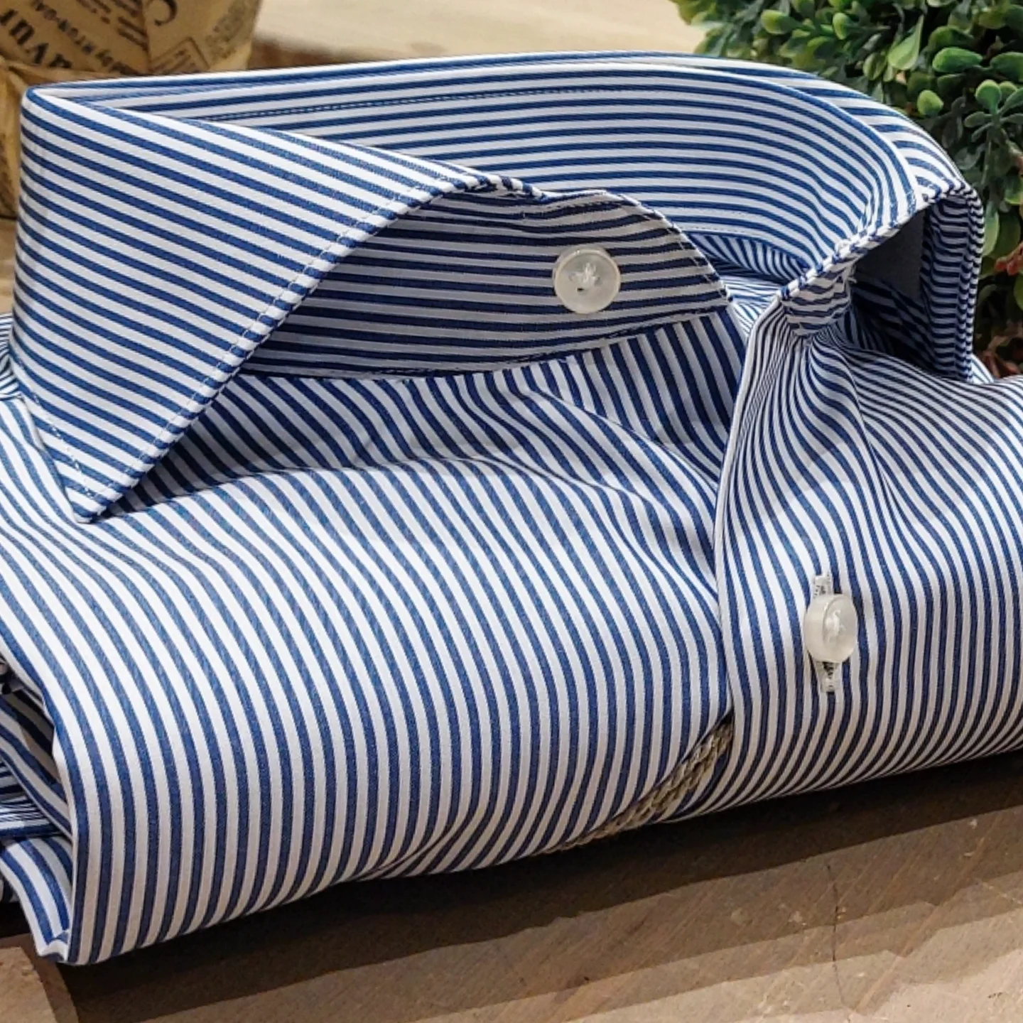 Camicia in Cotone Rigata Bianca e Blu Collo Francese Spread