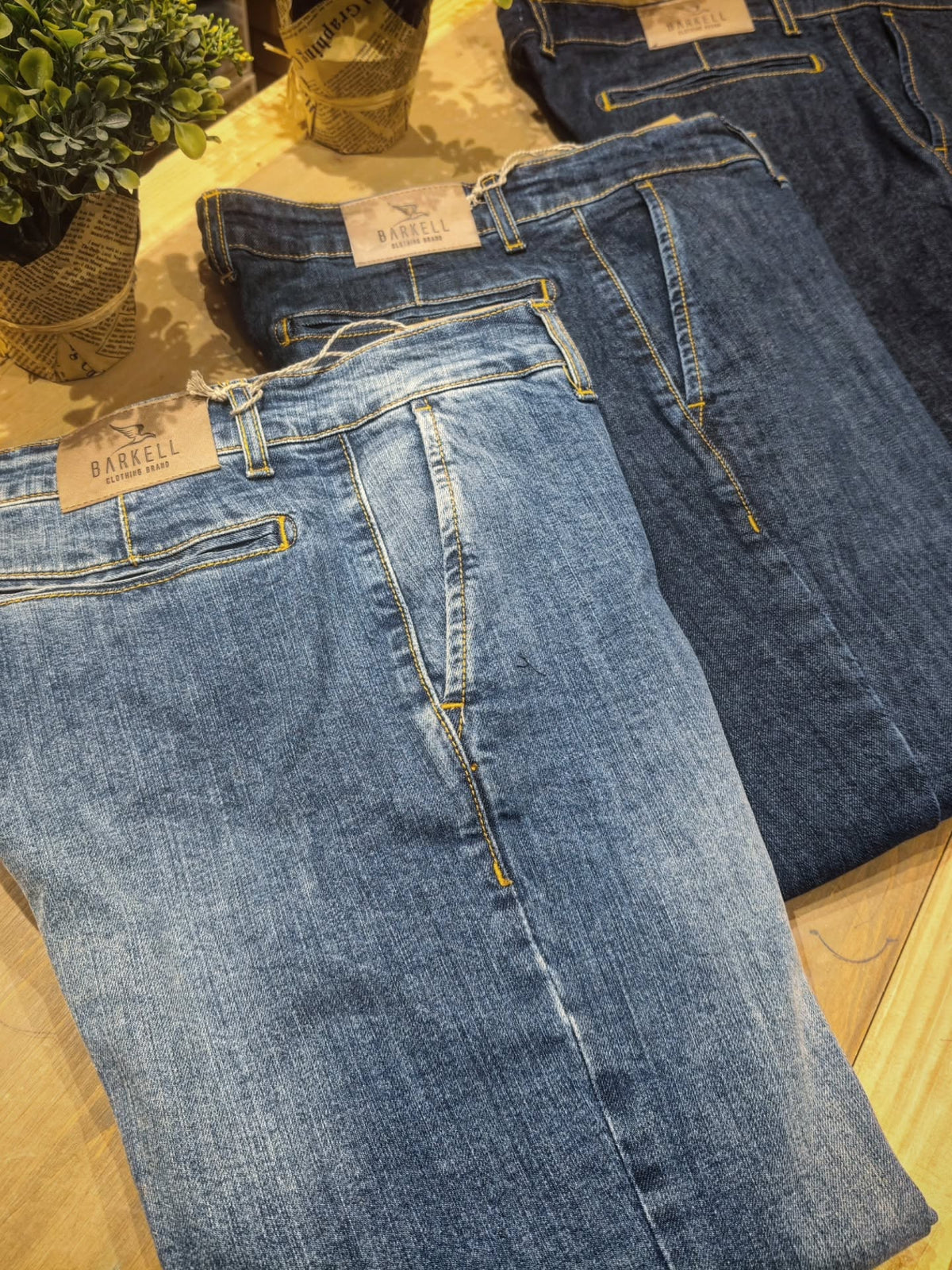 Stone Wash Chinos Model Jeans