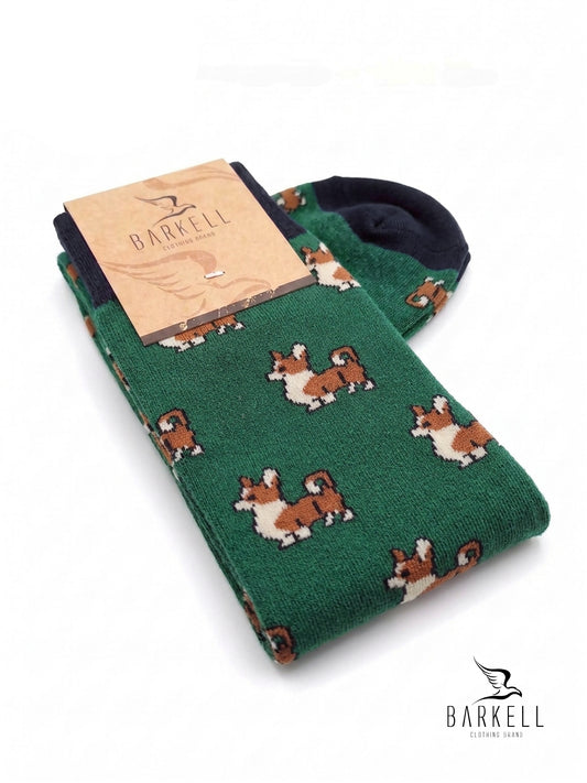 Chaussettes longues en coton chaud de haute qualité. Fond vert avec motif chiot