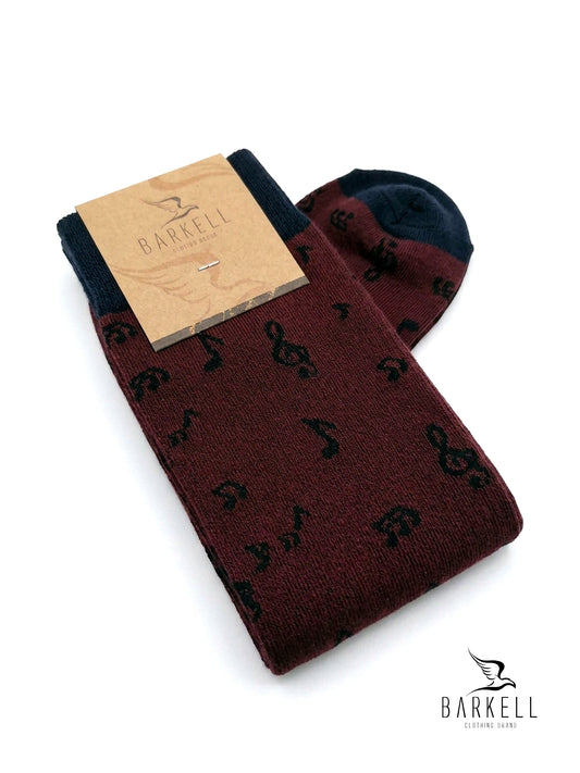Chaussettes longues en coton chaud de haute qualité. Fond bordeaux avec motif de notes de musique