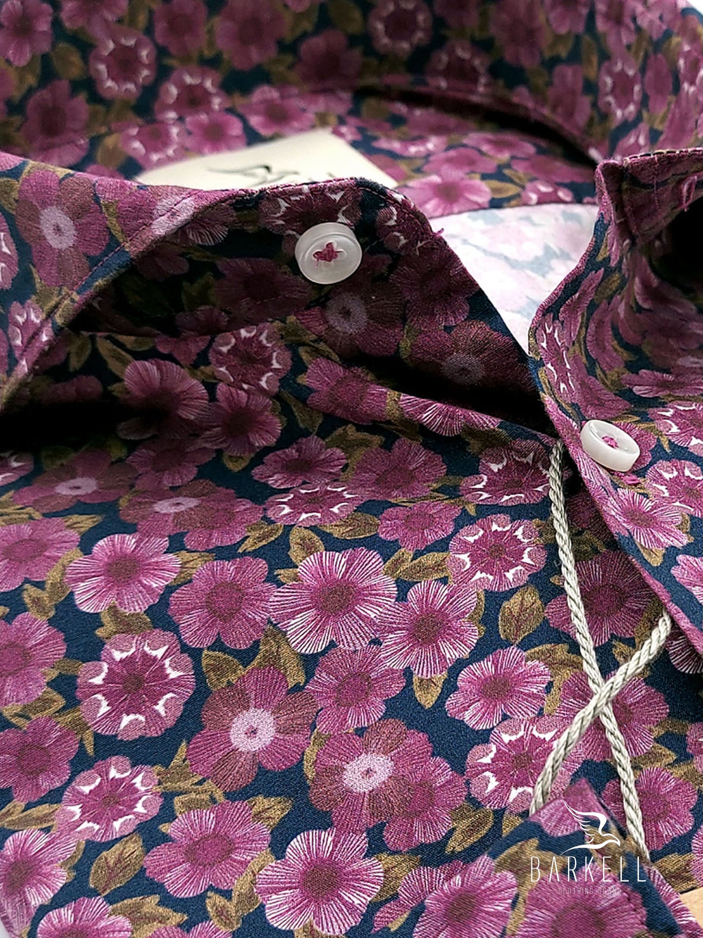 Camicia in Cotone Fantasia Fiorata Rosa Scuro Fondo Blu Collo Francese Cutaway