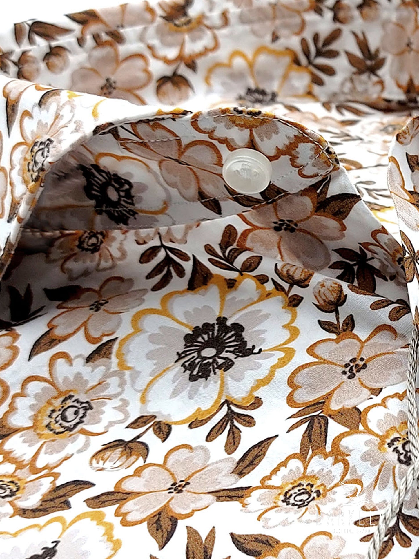 Camicia in Cotone Fantasia Fiori Coloniali Fondo Bianco Collo Francese Cutaway