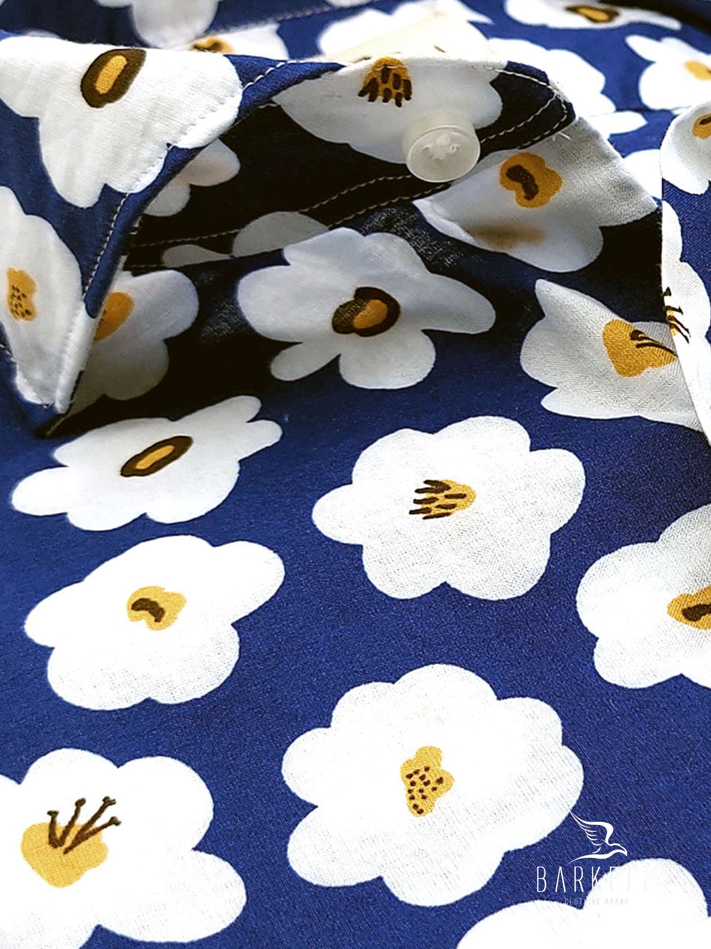 Camicia in Cotone Fantasia Ibisco Bianco Fondo Blu Collo Francese Cutaway