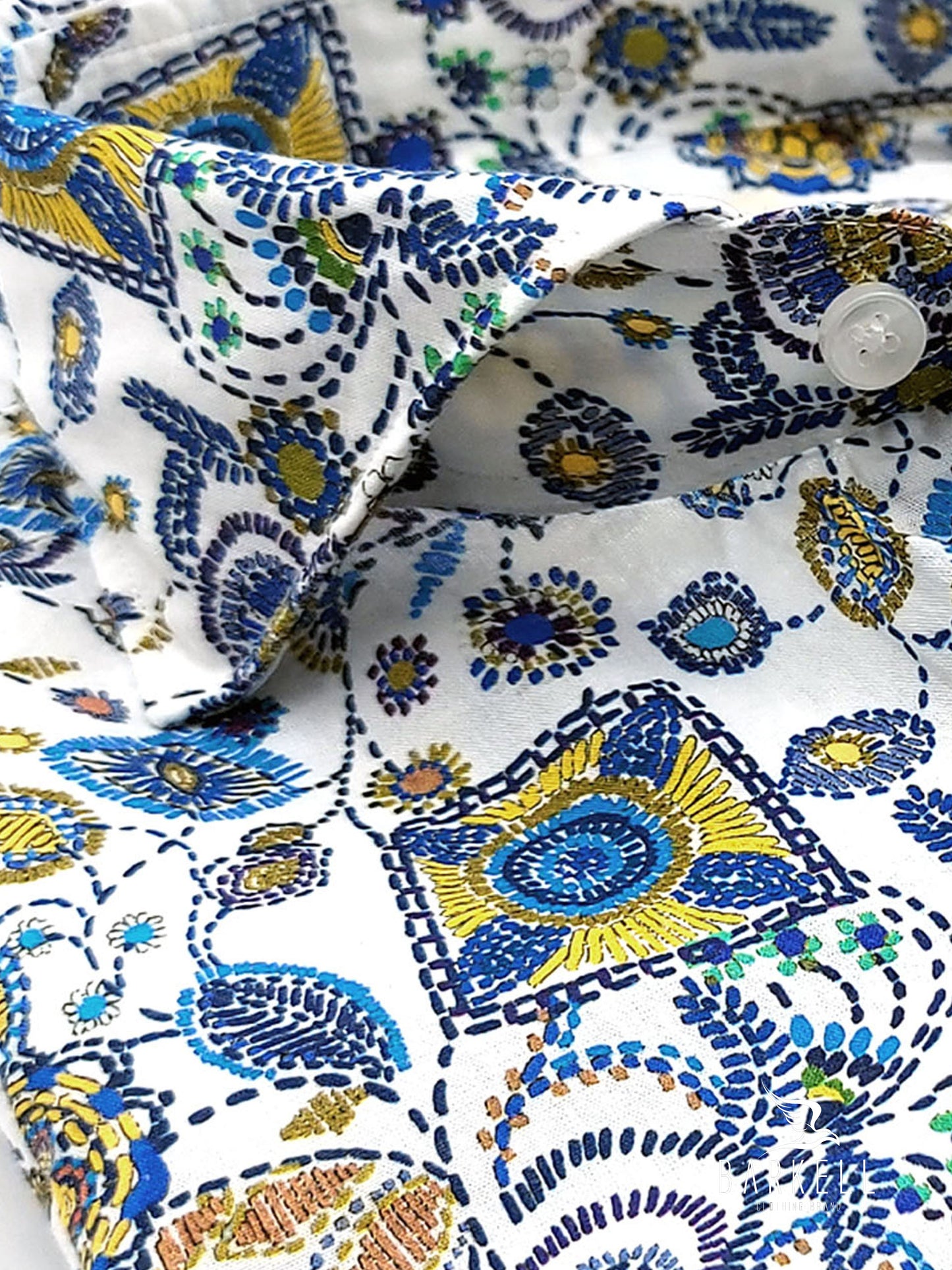 Camicia in Cotone Fantasia Paisley Multicolore Fondo Bianco Collo Francese Cutaway