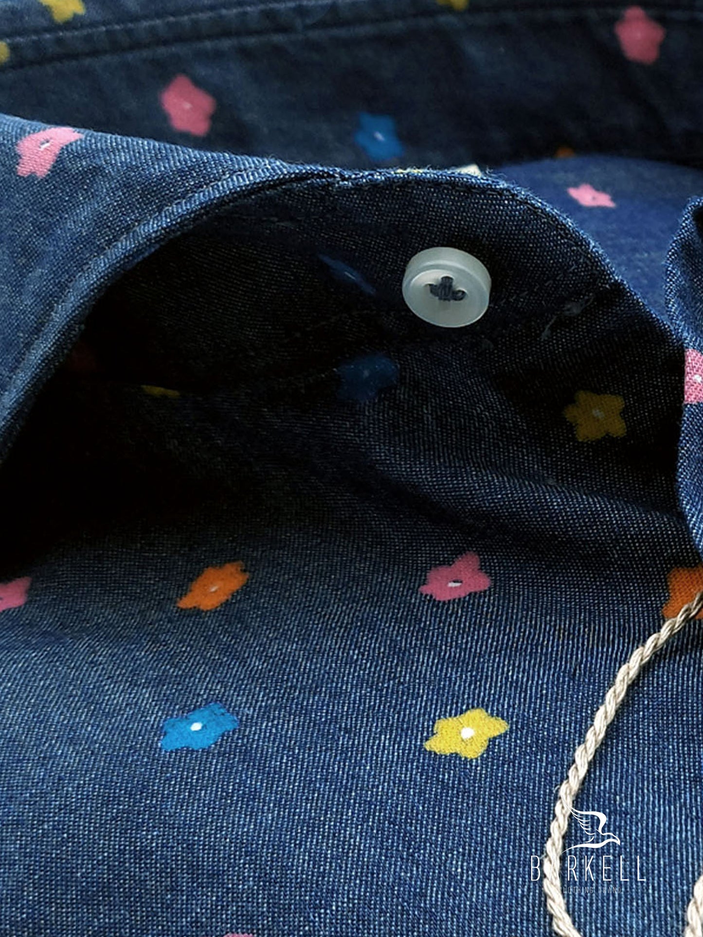 Camicia in Jeans Fantasia Fiori Multicolor Fondo Blu Denim Collo Francese Cutaway