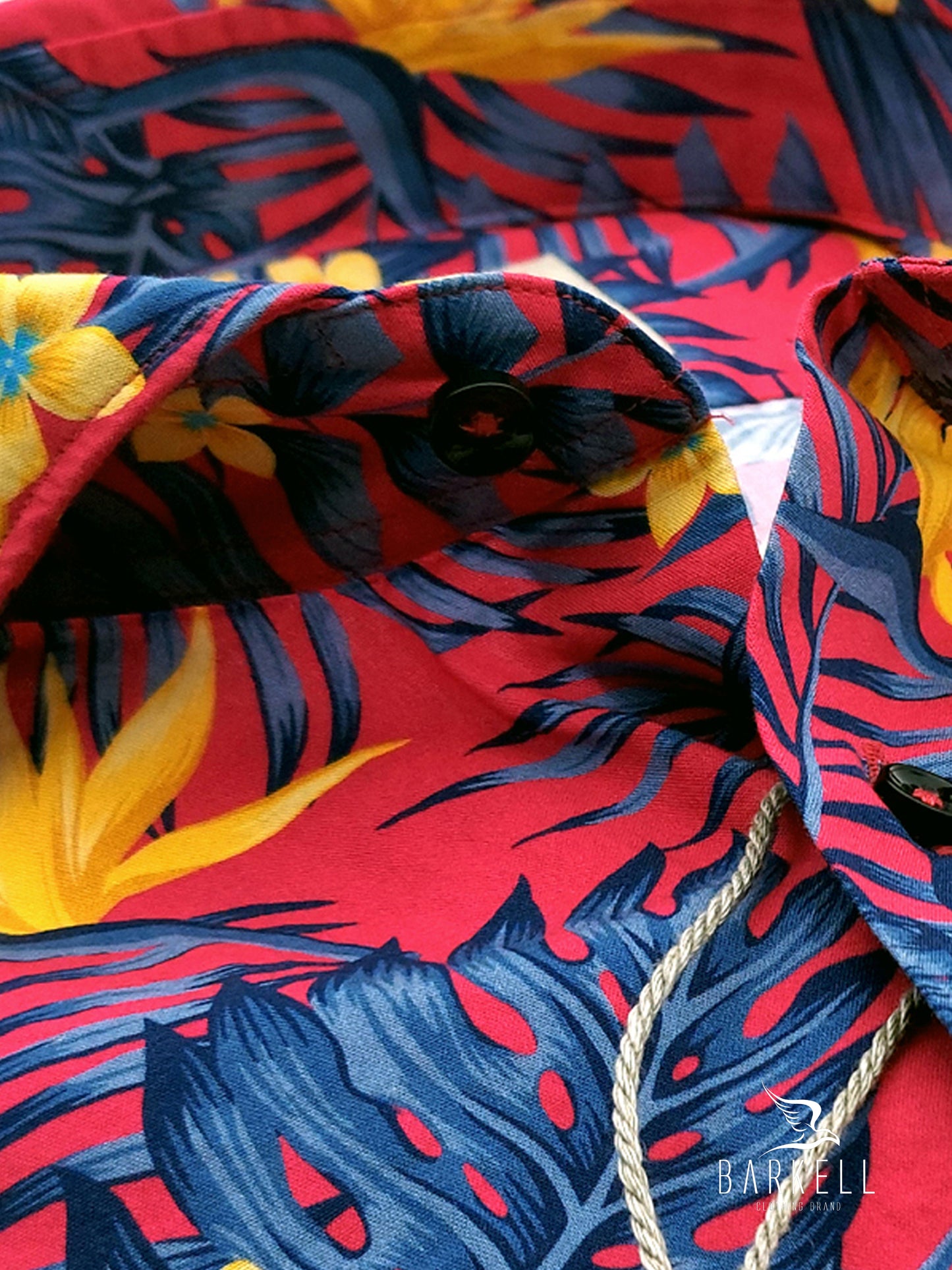 Camicia in Misto Cotone Fantasia Foglie Tropicali Multicolore Fondo Fuxia Collo Francese Cutaway