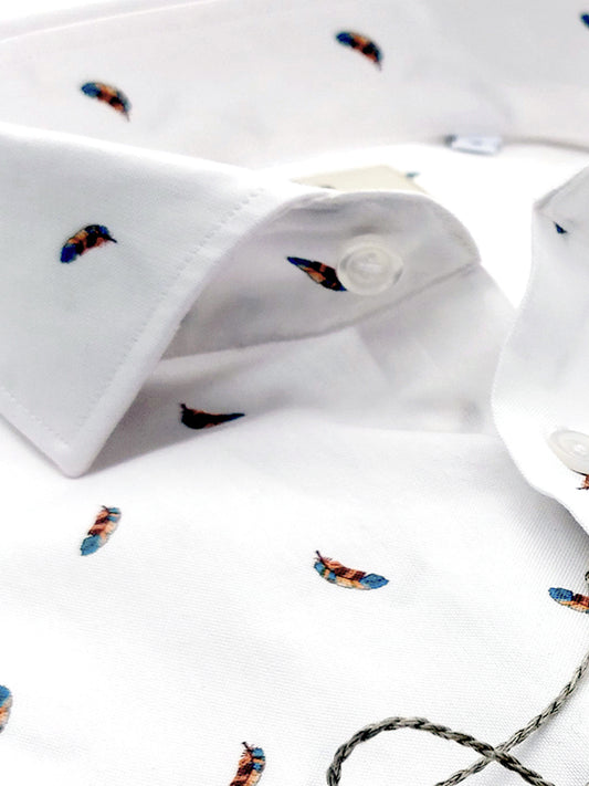 Camicia in Cotone Oxford Pinpoint Fantasia Piuma Multicolor Fondo Bianco Collo Francese Spread