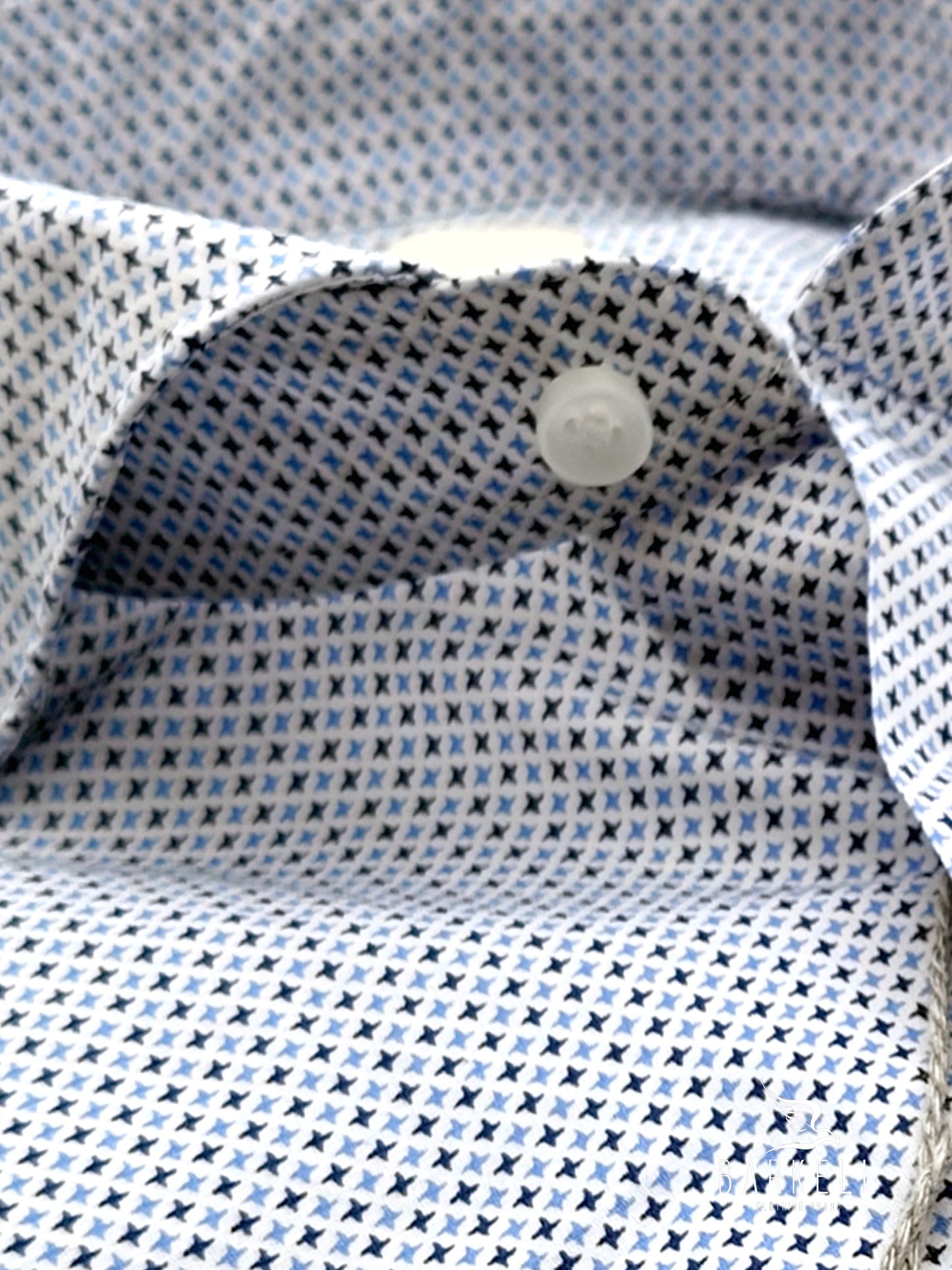 Camicia in Cotone Fantasia Stelline Celesti e Blu Fondo Bianco Collo Francese Cutaway