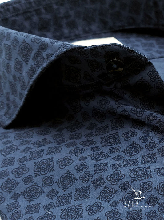 Camisa de algodón con estampado geométrico azul Parte inferior índigo Cuello italiano