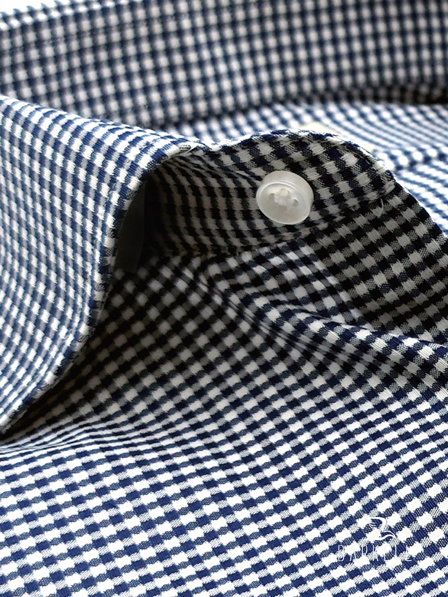 Camicia in Cotone Microfantasia Armaturata Bianca e Blu Collo Francese