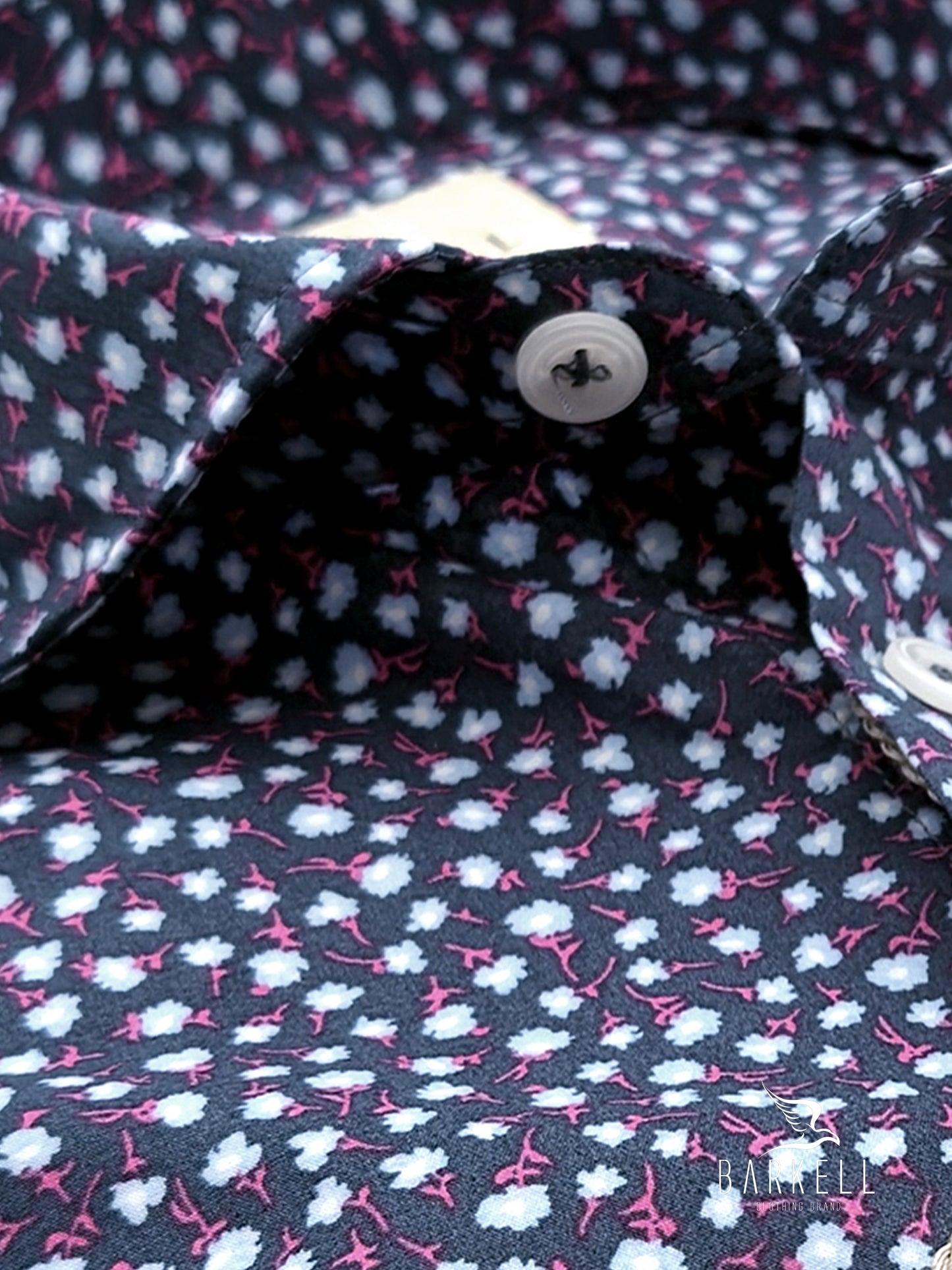 Camicia in Cotone Fantasia Fiorellini Celesti e Fuxia Fondo Blu Collo Francese Piccolo