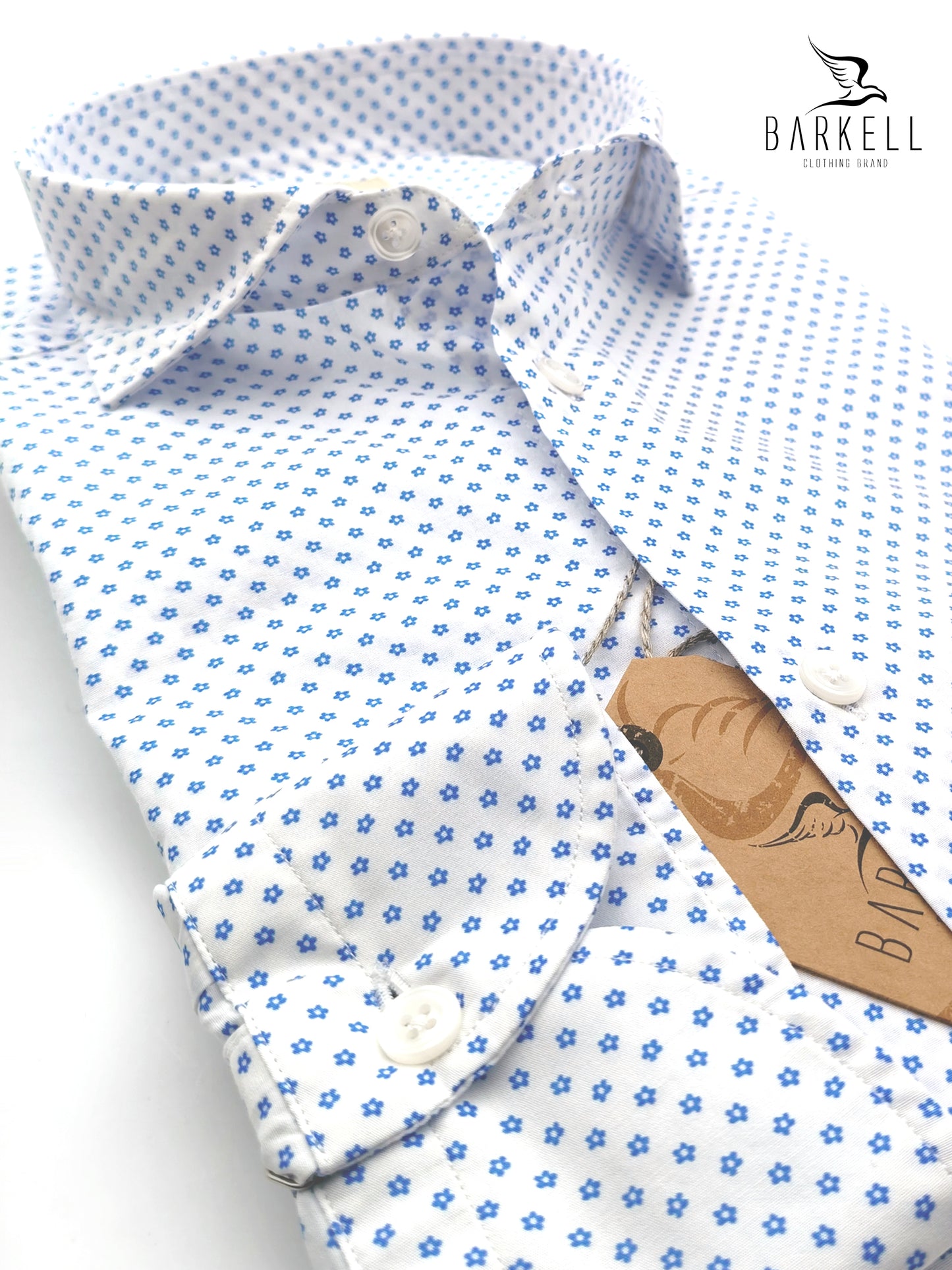 Camisa de Algodón con Estampado de Estrellas Azules sobre Fondo Blanco con Cuello Italiano Pequeño