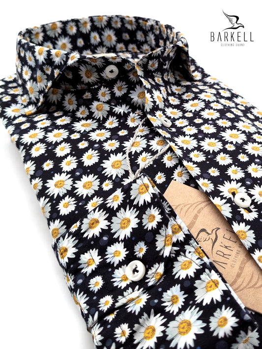 Camisa de Algodón con Estampado de Margaritas sobre Fondo Negro con Cuello Italiano