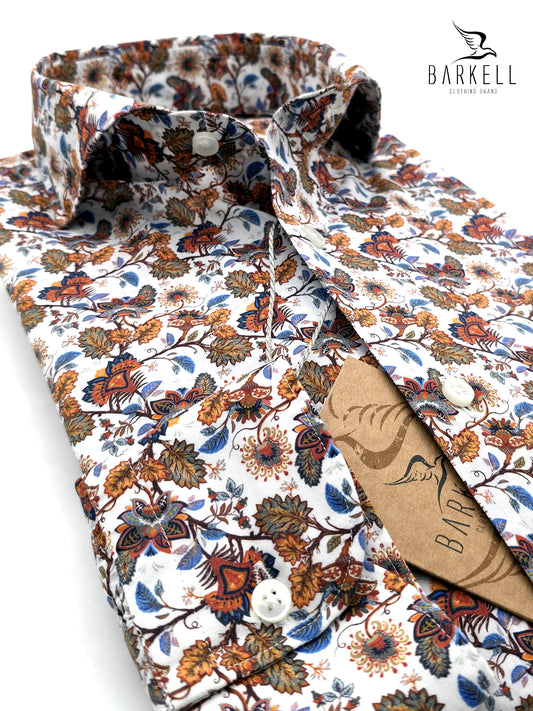 Camisa de algodón con estampado floral multicolor sobre fondo blanco con cuello italiano