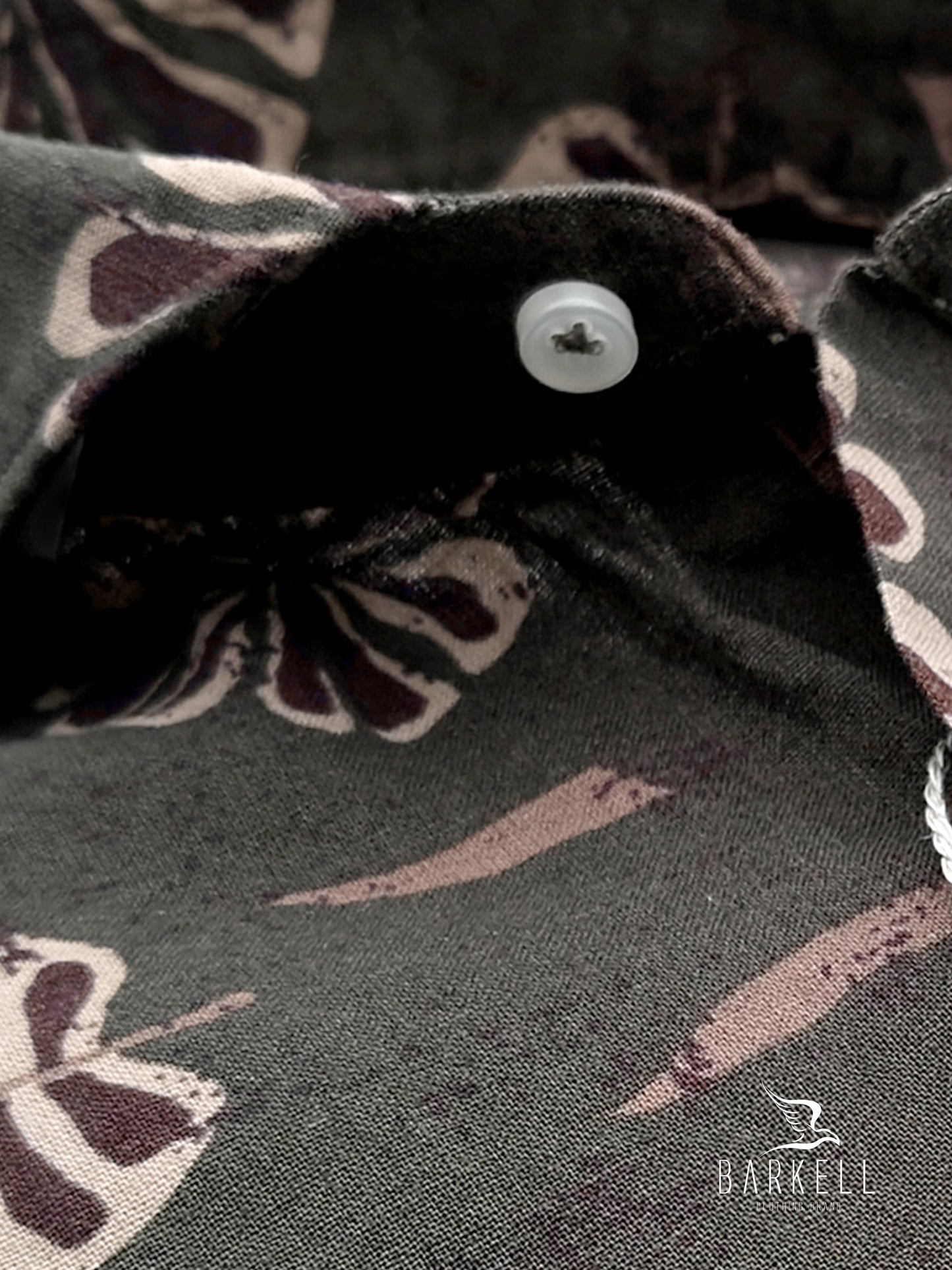 Camicia in Misto Lino Fantasia Foglie Tropicali Fondo Verde Fango Collo Francese Cutaway