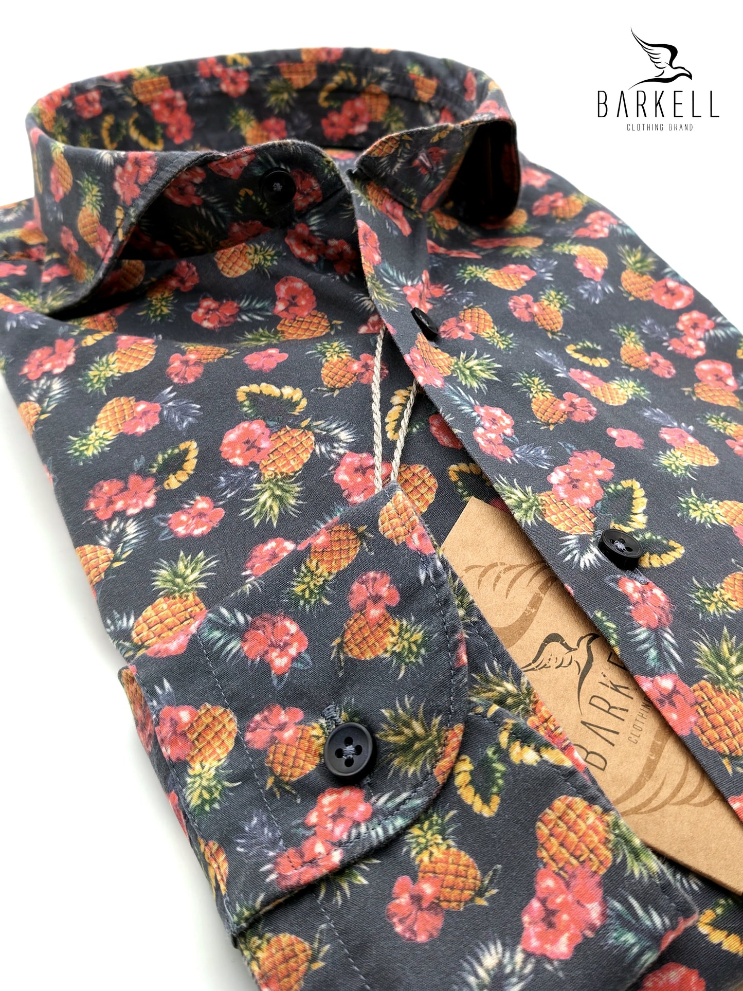 Camisa de algodón con estampado de piñas multicolor y cuello italiano con fondo gris