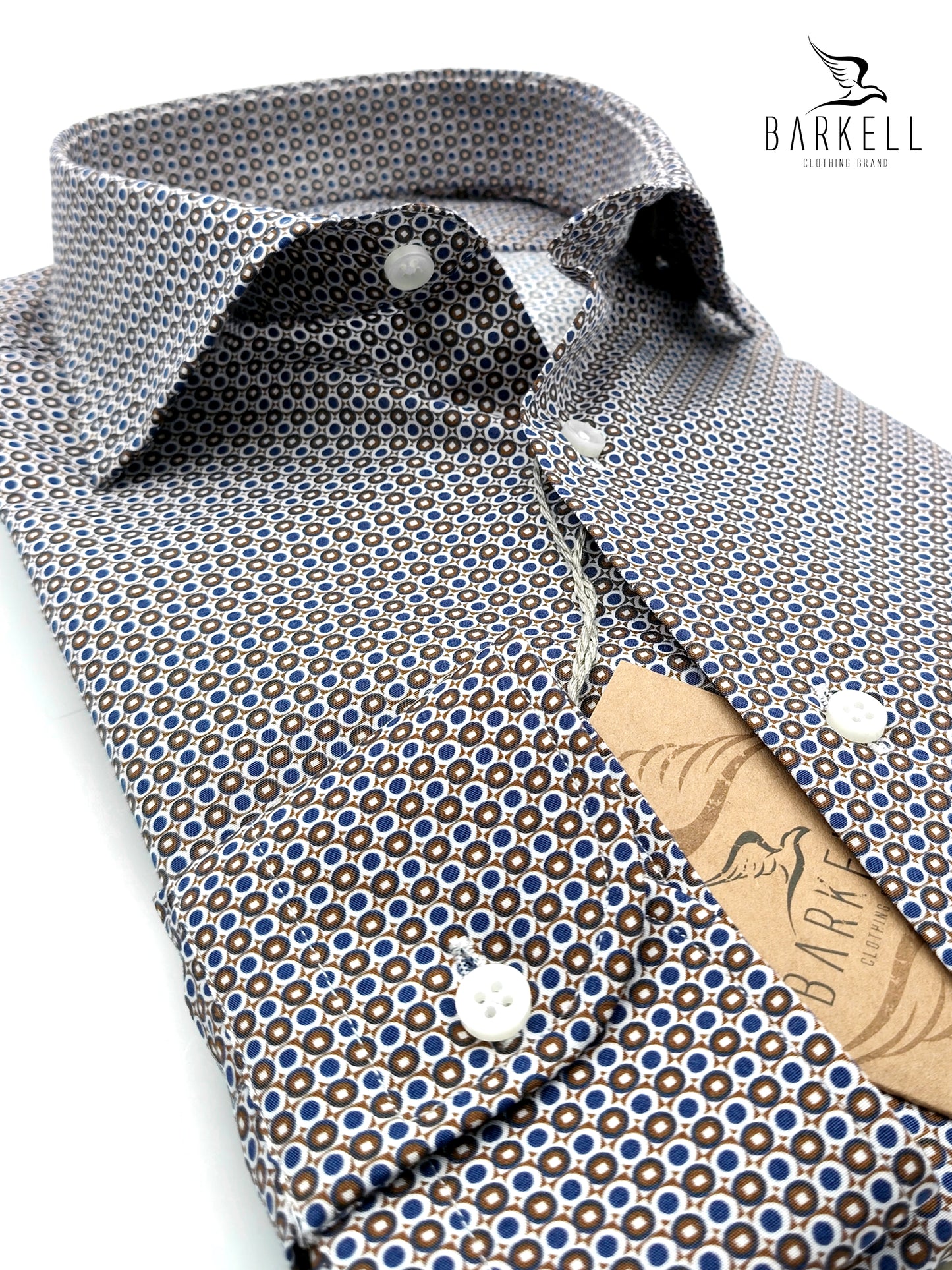 Camicia in Cotone Fantasia Geometrica Marrone e Blu Fondo Bianco Collo Francese