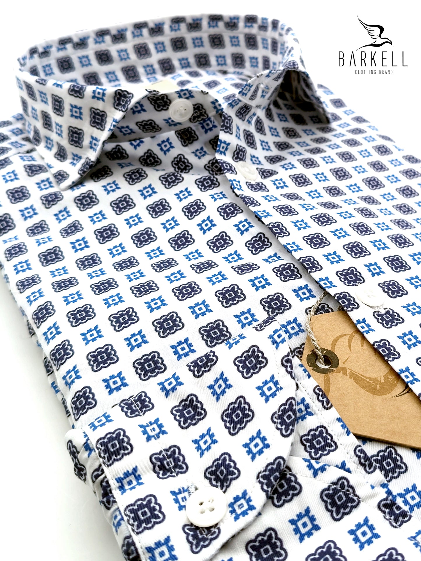 Camicia in Cotone Fantasia Geometrica Multicolore Fondo Bianco Collo Francese Piccolo