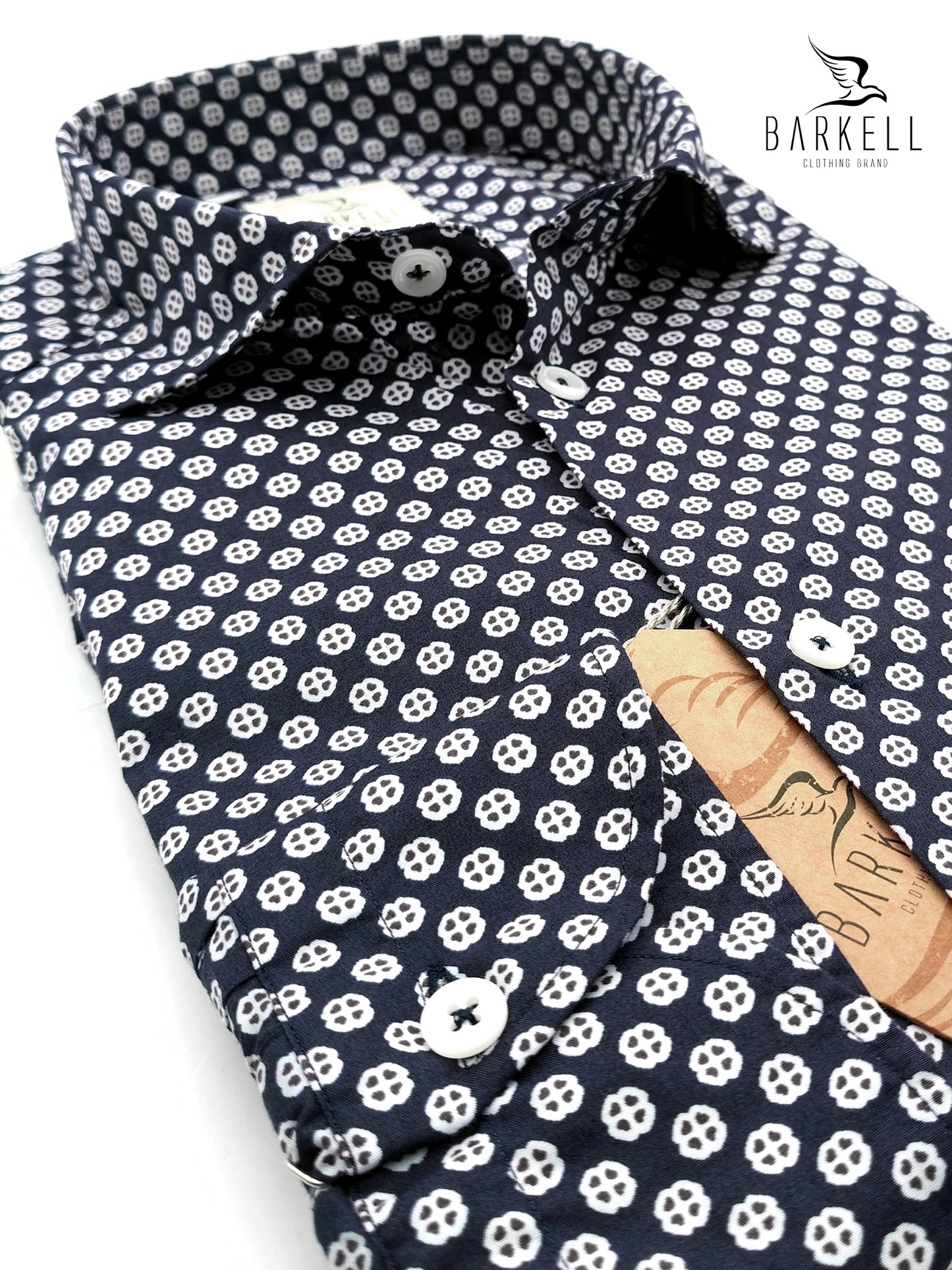 Camicia in Cotone Fantasia Geometrica Bianca Fondo Blu Collo Francese Piccolo