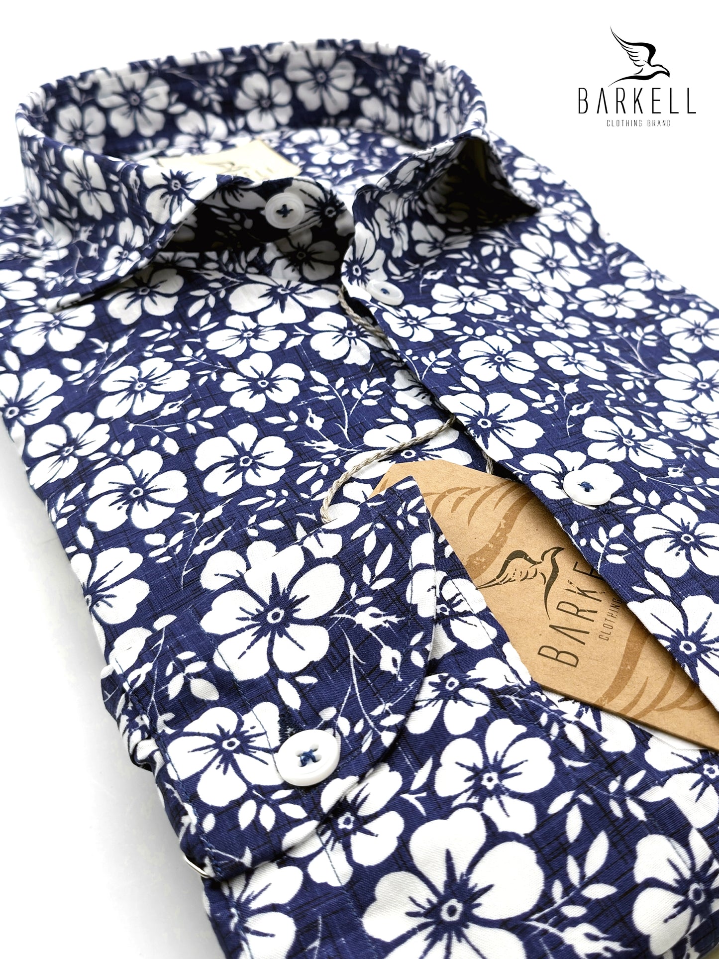 Camicia in Cotone Fantasia Ibisco Bianco Fondo Indaco Collo Francese Piccolo