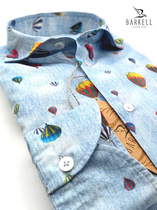 Camicia in Cotone Fantasia Mongolfiera Multicolore Fondo Celeste Collo Francese Piccolo