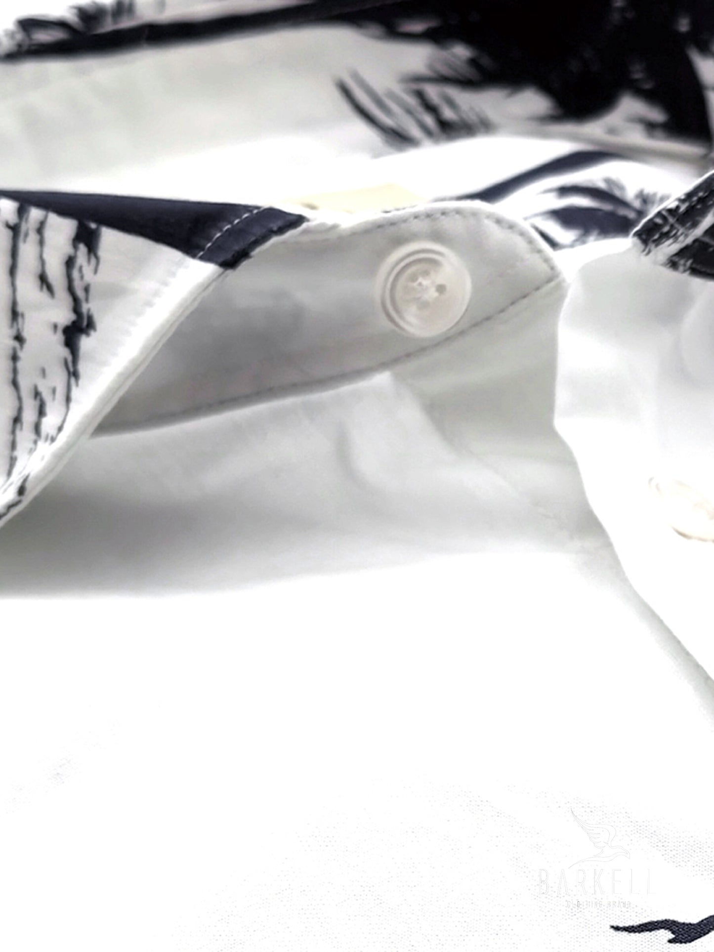 Camicia in Cotone Fantasia Palme Blu Fondo Bianco Collo Francese Piccolo