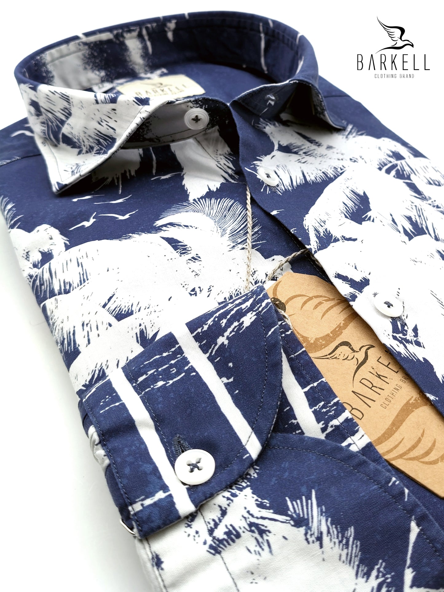 Camicia in Cotone Fantasia Palme Bianche Fondo Blu Collo Francese Piccolo