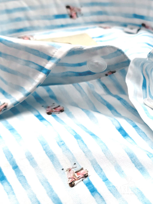 Camicia in Cotone Fantasia Riga Azzurra e Vespa Rosa Fondo Bianco Collo Francese Piccolo