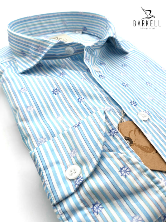 Camicia in Cotone Fantasia Righe Azzurre e Timone Multicolore Fondo Bianco Collo Francese Piccolo