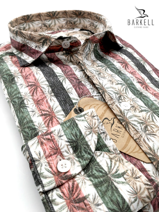 Camisa de Algodón con Estampado de Rayas y Palmeras Multicolores sobre Fondo Blanco. Collar Francés Pequeño