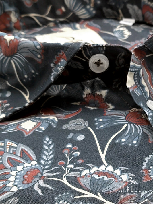 Camisa de algodón con estampado paisley multicolor. Fondo azul. Cuello italiano pequeño