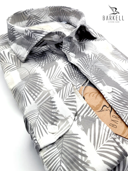 Camisa de Algodón con Estampado de Palmeras Gris Paloma y Fondo Blanco. Cuello francés pequeño