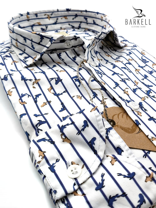 Camicia in Cotone Fantasia Riga e Carpe Blu Fondo Bianco Collo Francese Piccolo