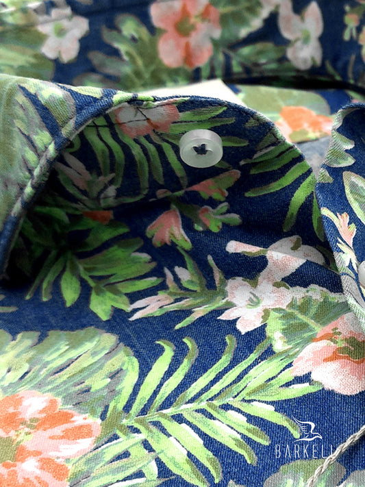Camicia in Jeans Fantasia Fiori Tropicali Multicolore Fondo Stone Denim Medio Collo Francese Cutaway