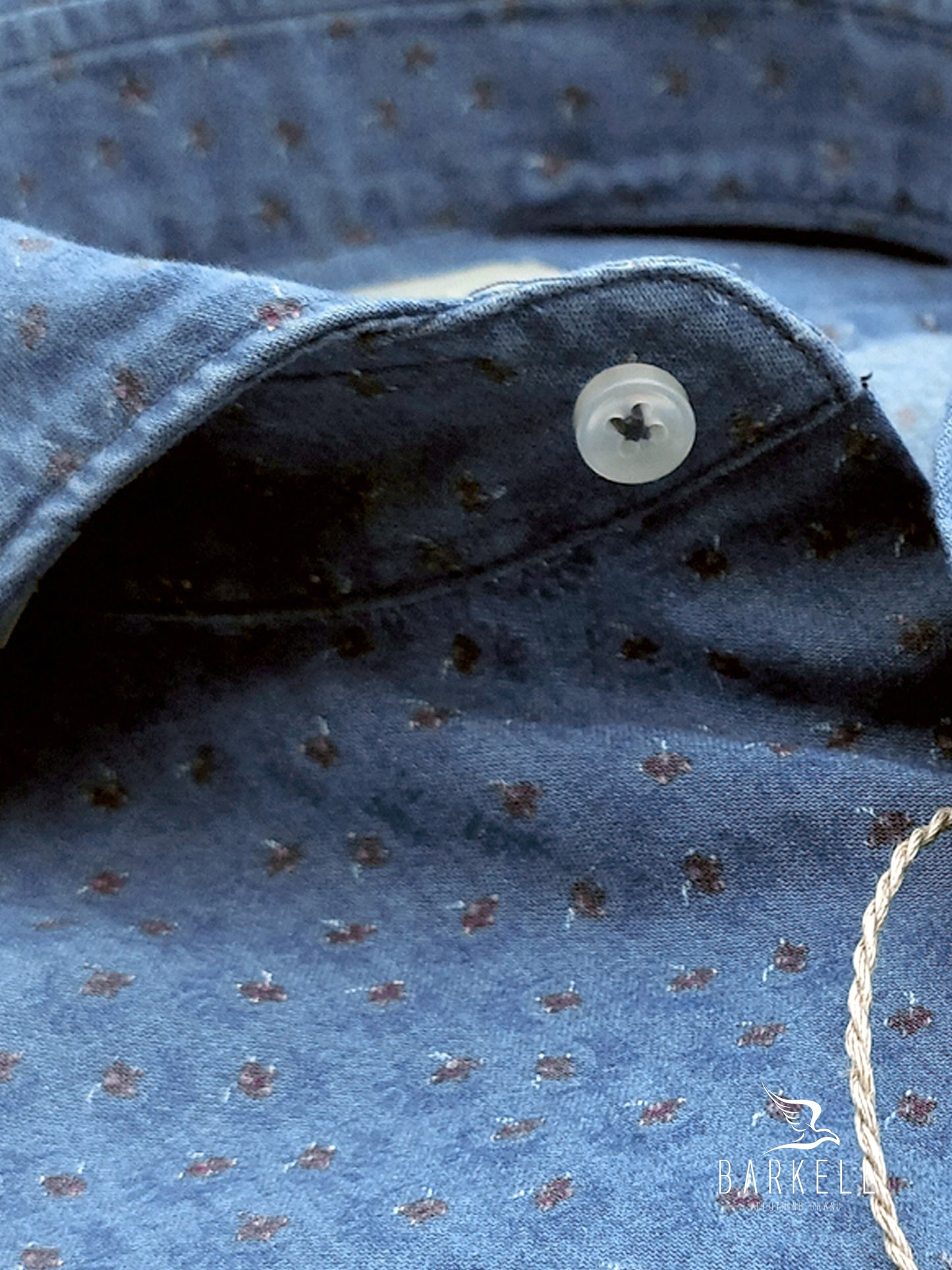 Camicia in Jeans Fantasia Floreale Bordò Fondo Stone Denim Collo Francese Cutaway