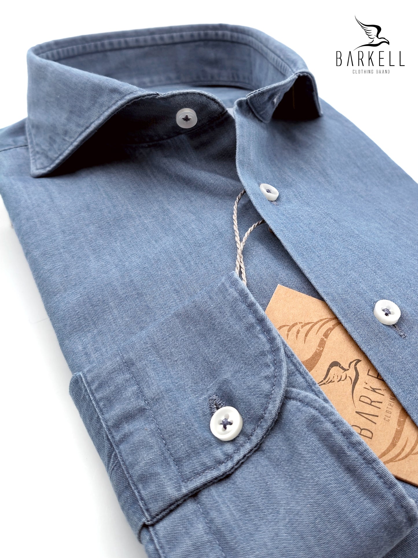 Camicia in Cotone Denim Lavato Color Jeans Chiaro Collo Francese Cutaway