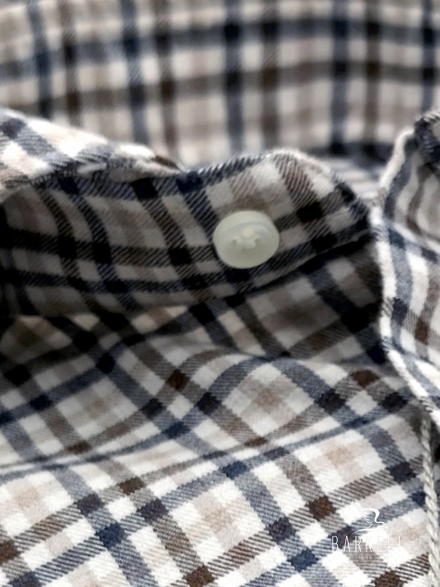 Chemise en flanelle de coton à carreaux multicolores, fond ivoire, col italien