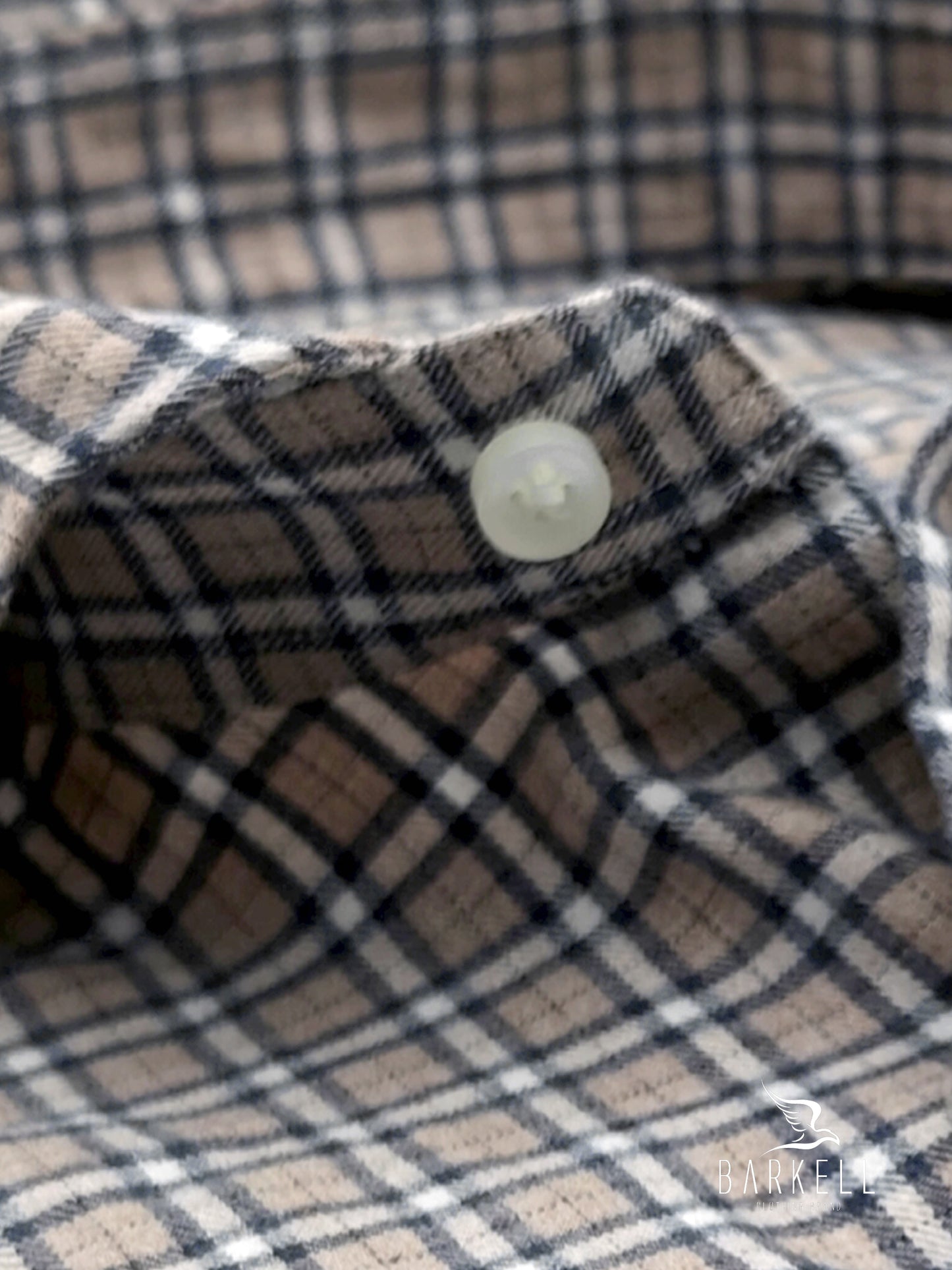 Chemise en flanelle de coton à carreaux multicolores, fond ivoire, col italien