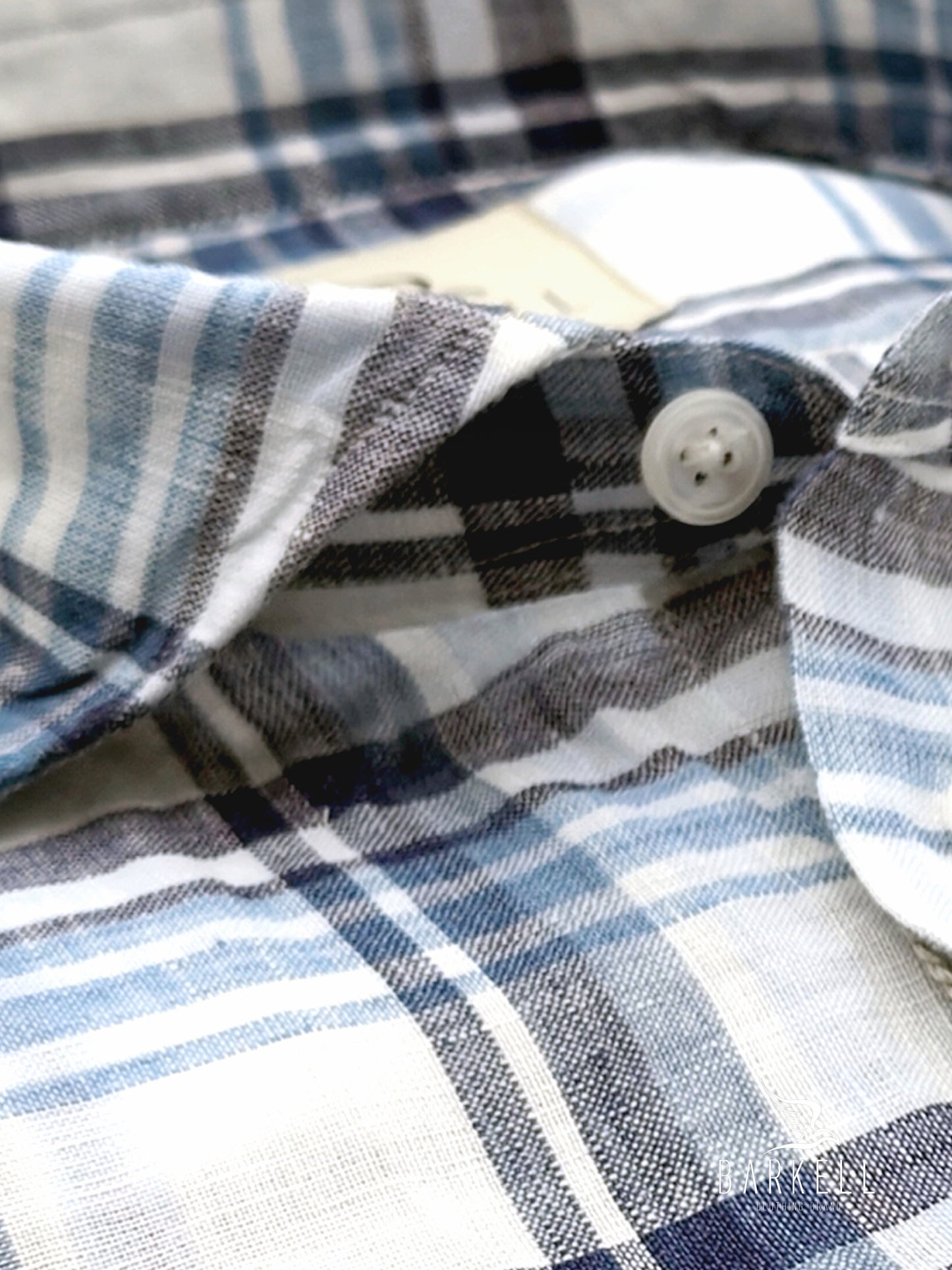 Camicia in Puro Lino Quadro Azzurro e Blu Fondo Bianco Collo Francese Piccolo