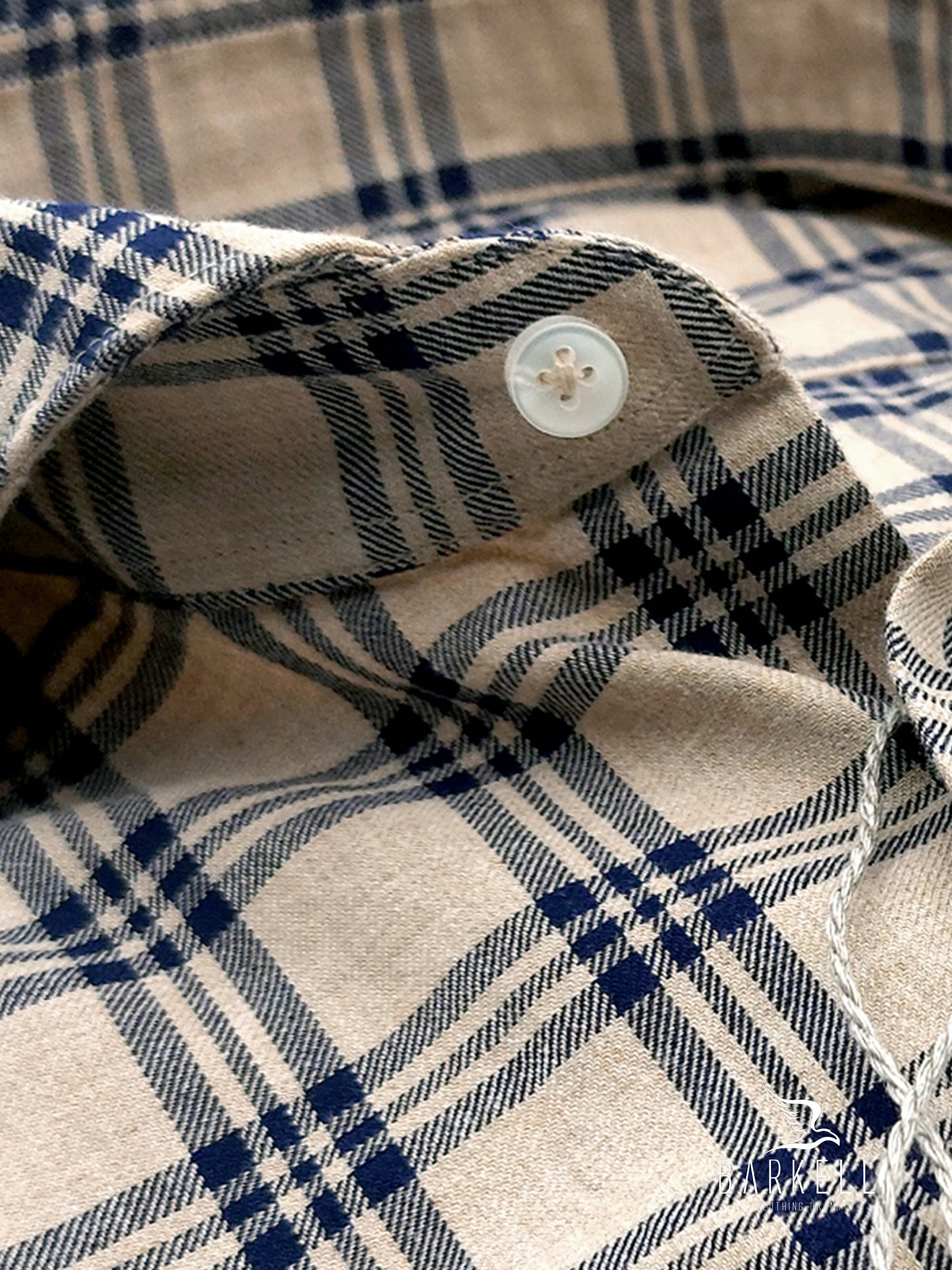 Camicia in Cotone Flanellato Quadro Blu Fondo Sabbia Collo Francese Cutaway