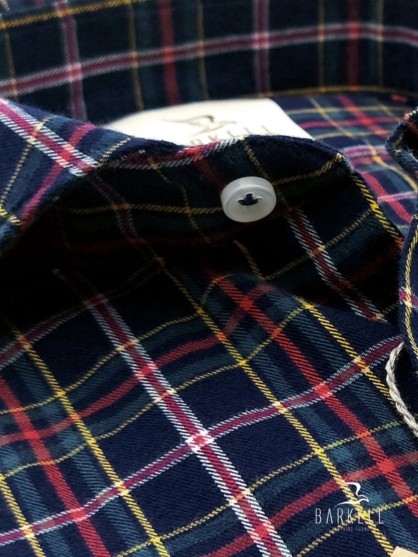Camicia in Cotone Flanellato Quadro Rosso e Verde Fondo Blu Collo Francese Cutaway