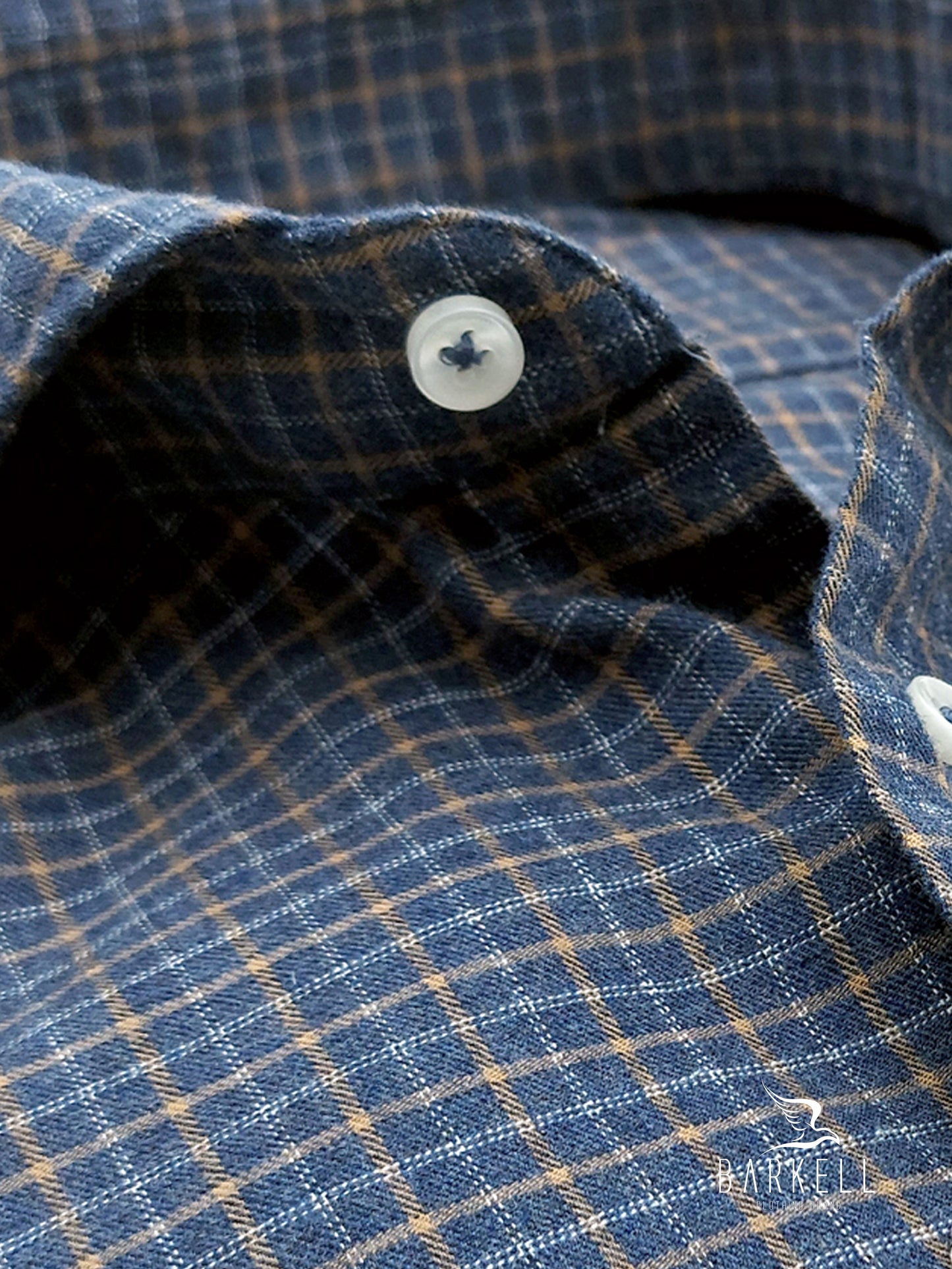 Camicia in Cotone Flanellato Quadro Indaco e Cammello Collo Francese Cutaway