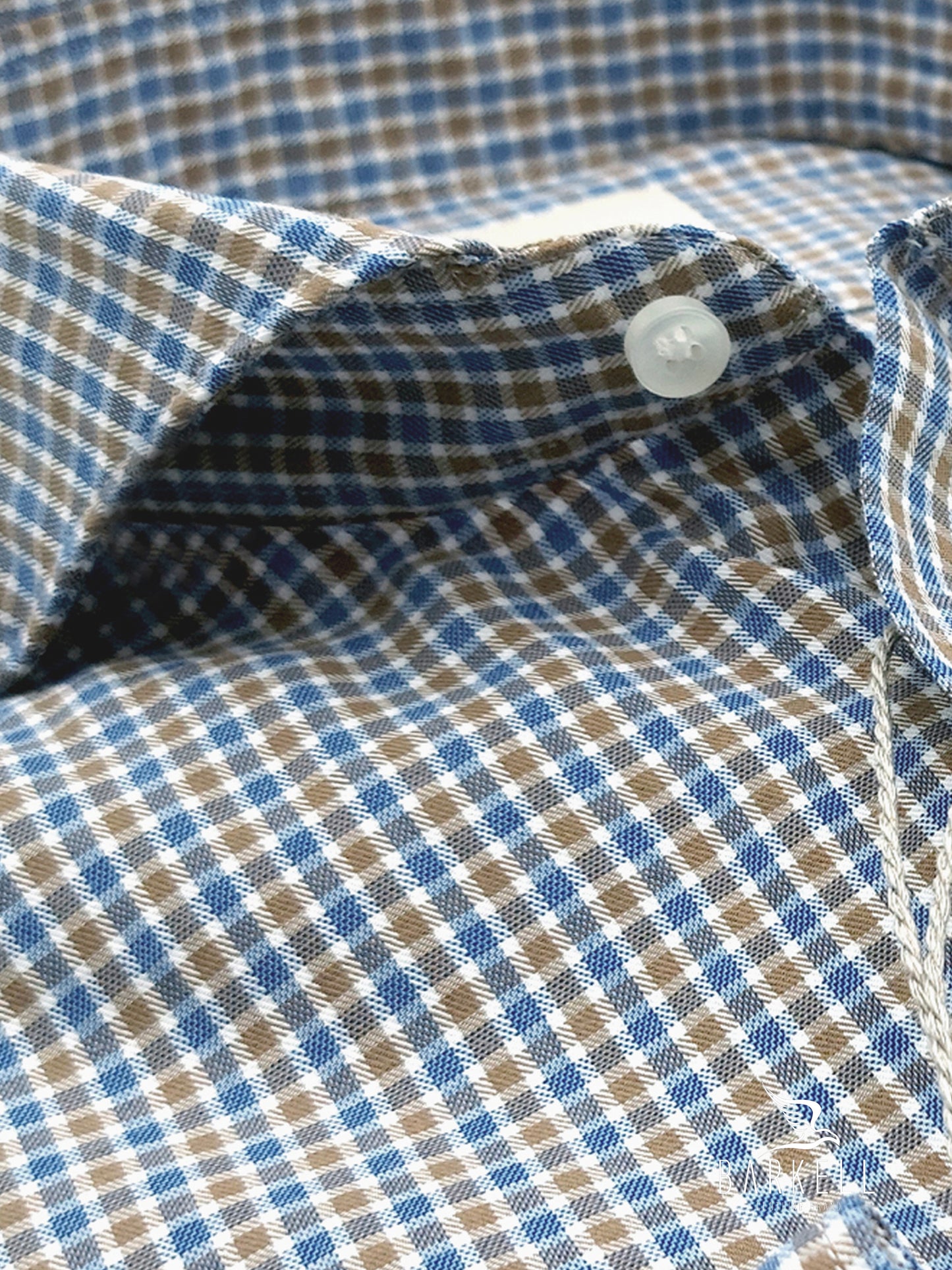 Camisa de algodón a cuadros color avellana y celeste con cuello italiano