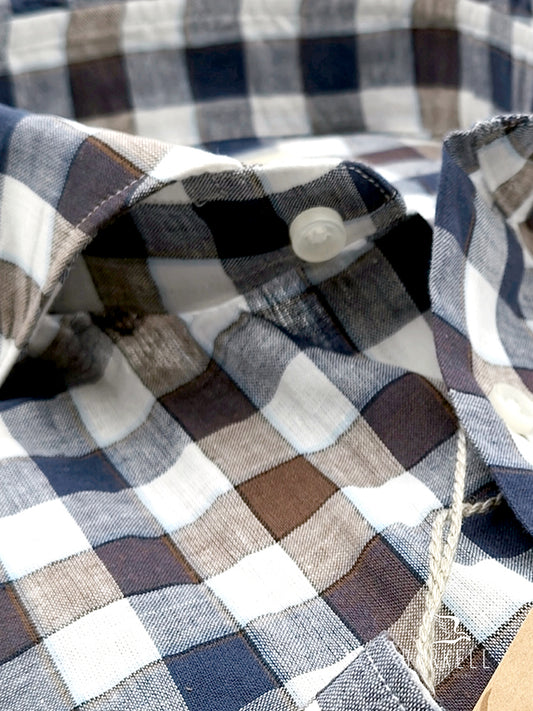 Camicia in Misto Lino Quadro Marrone e Blu Fondo Bianco Collo Francese Cutaway